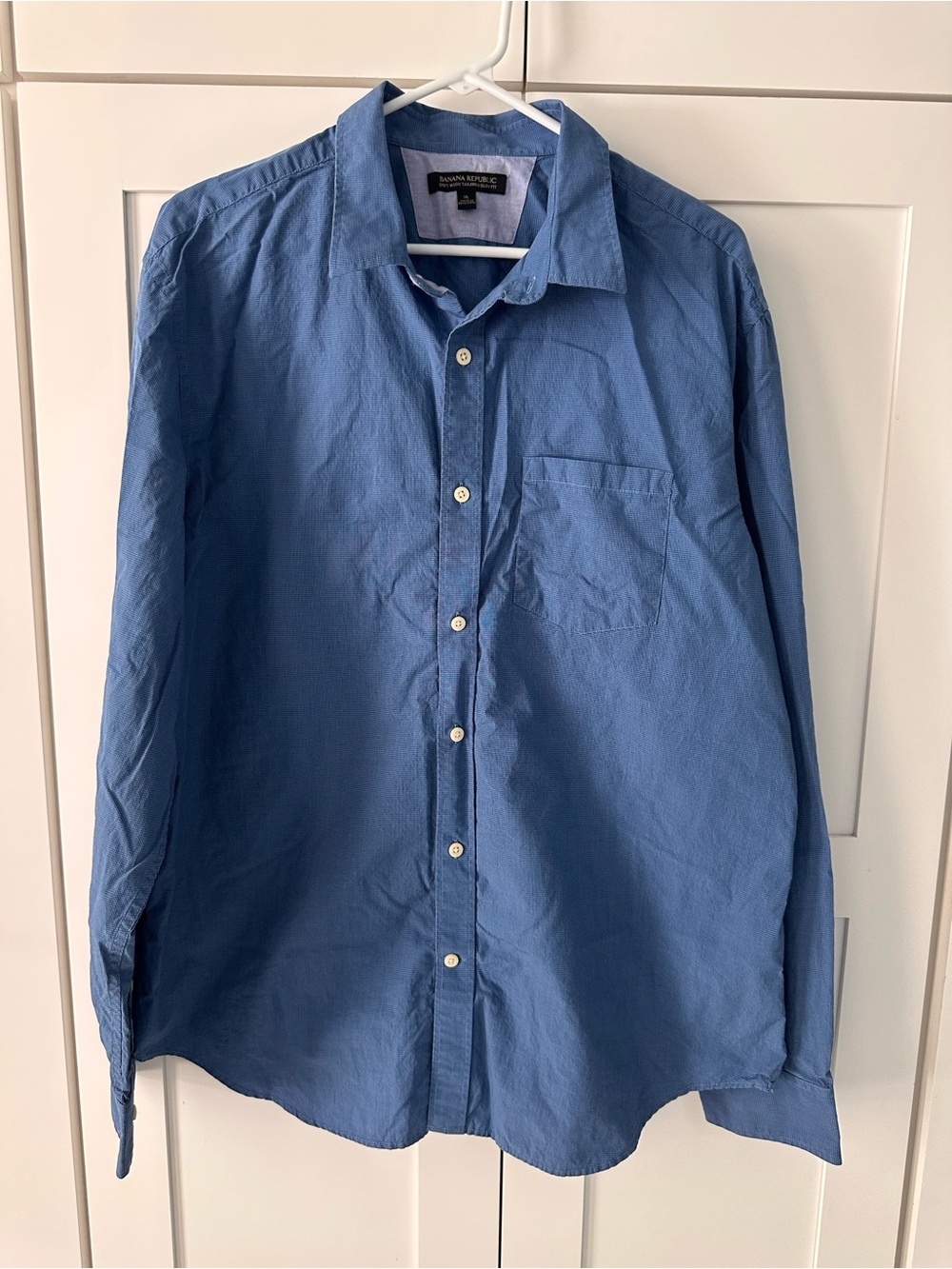 Banana Republic Men's Light Blue Button-Up Dress Shirt